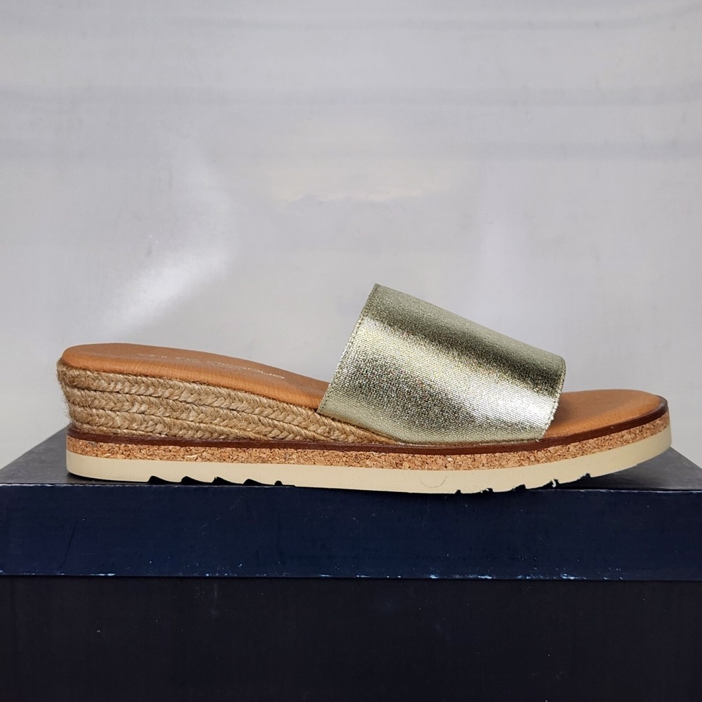 Andre Assous Nessie Sandal Women Size 9 Platino Gold Metallic Espadrille Wedge